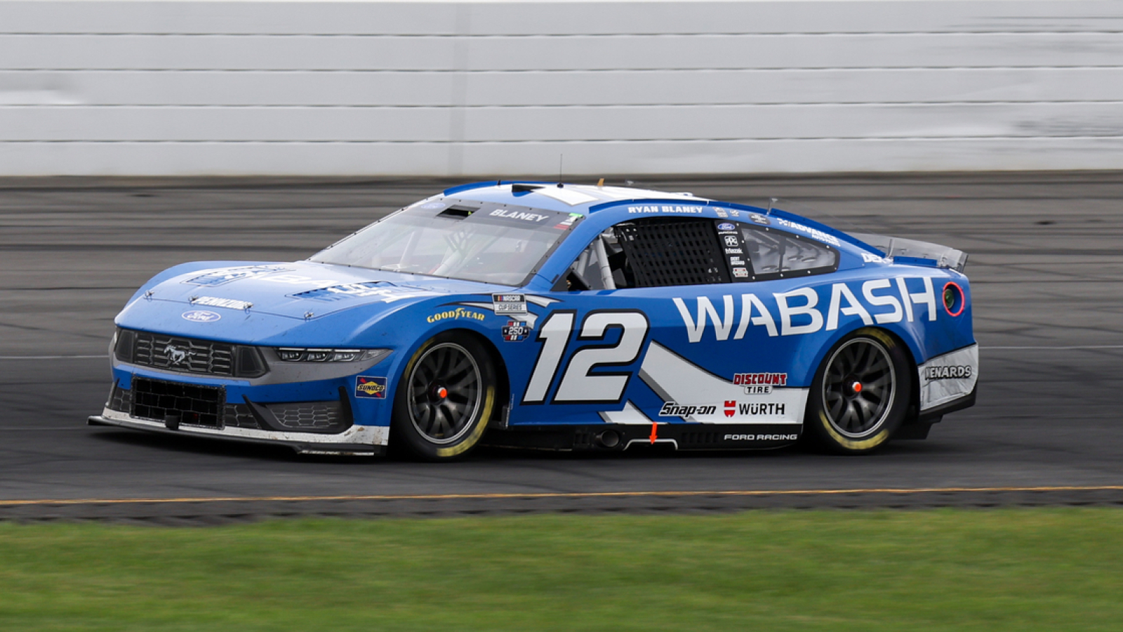 https://www.yardbarker.com/media/1/3/13ca330e332fb8890b0ed96cb0227b0f1423643f/thumb_16x9/ryan-blaney-wins-pole-iowa-corn-350.jpg?v=2