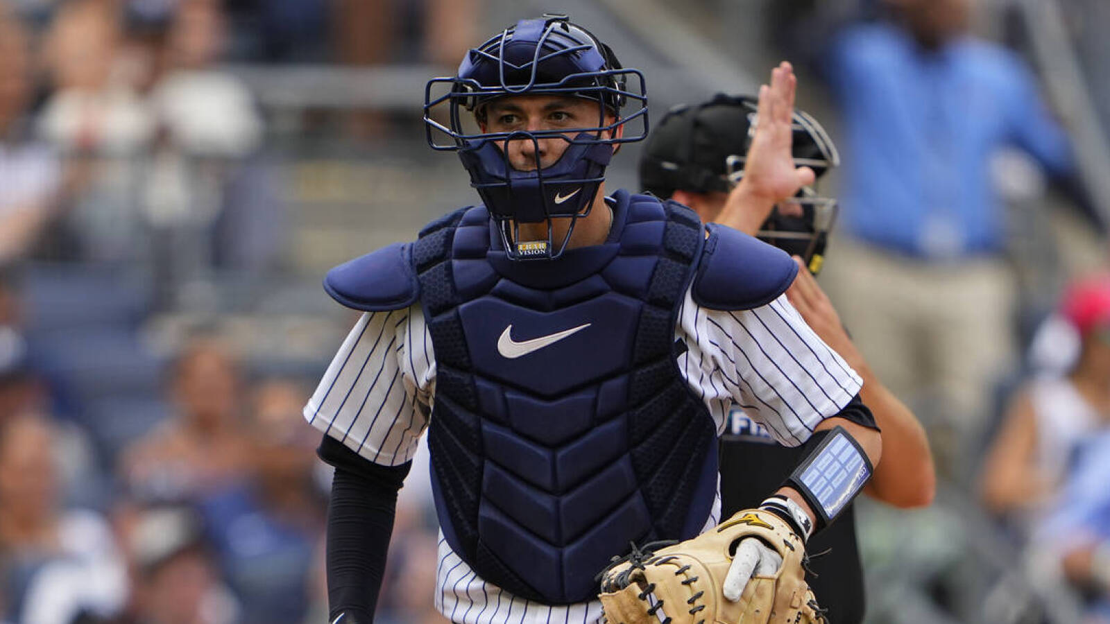 Yankees catcher pledges game-worn cup to fan who catches Aaron