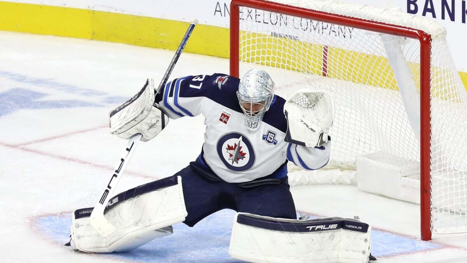 Jets Should Drastically Reduce Hellebuyck’s Workload for Remainder of Season
