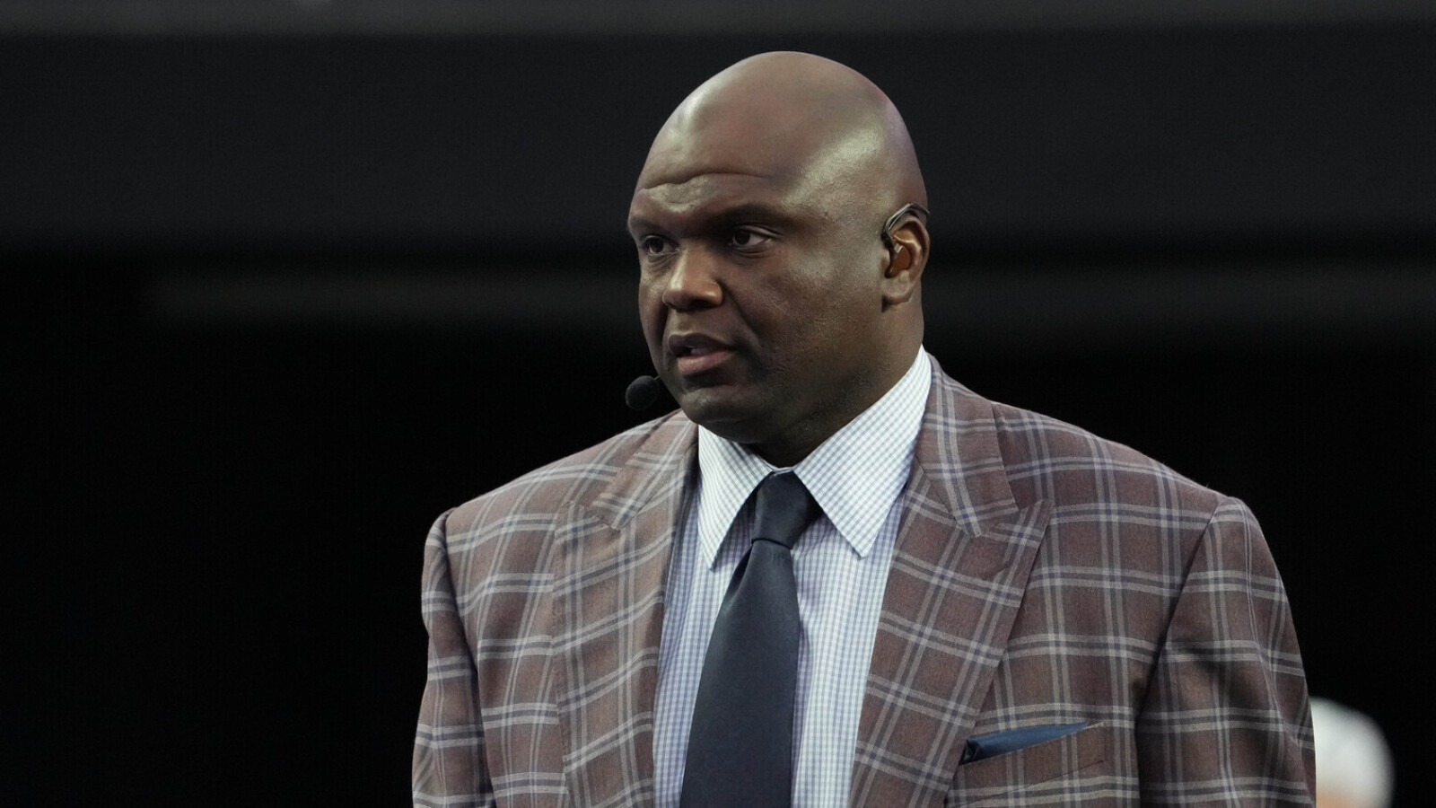 https://www.yardbarker.com/media/1/4/146f435201a35ddf0901313a1d572222042d10a8/thumb_16x9/booger-mcfarland-takes-massive-shot-former-lsu-hc.jpg?v=1
