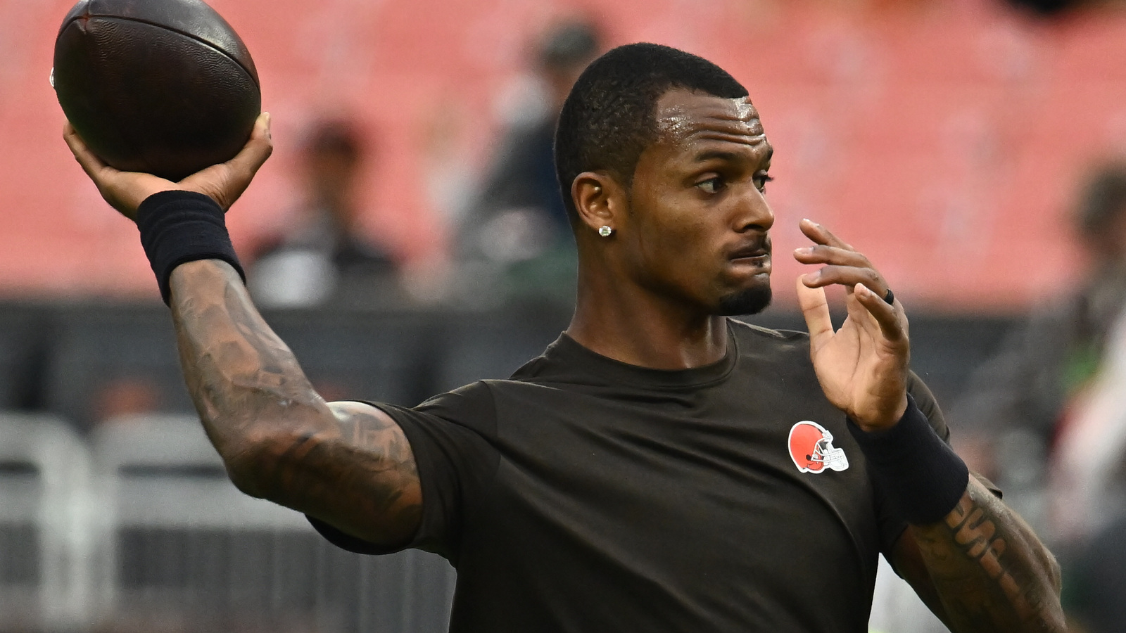 https://www.yardbarker.com/media/1/4/14a95c954e94ef5007e8109e00dd951501a2c429/thumb_16x9/deshaun-watson-reflects-on-change-browns-fans-tnf.jpg