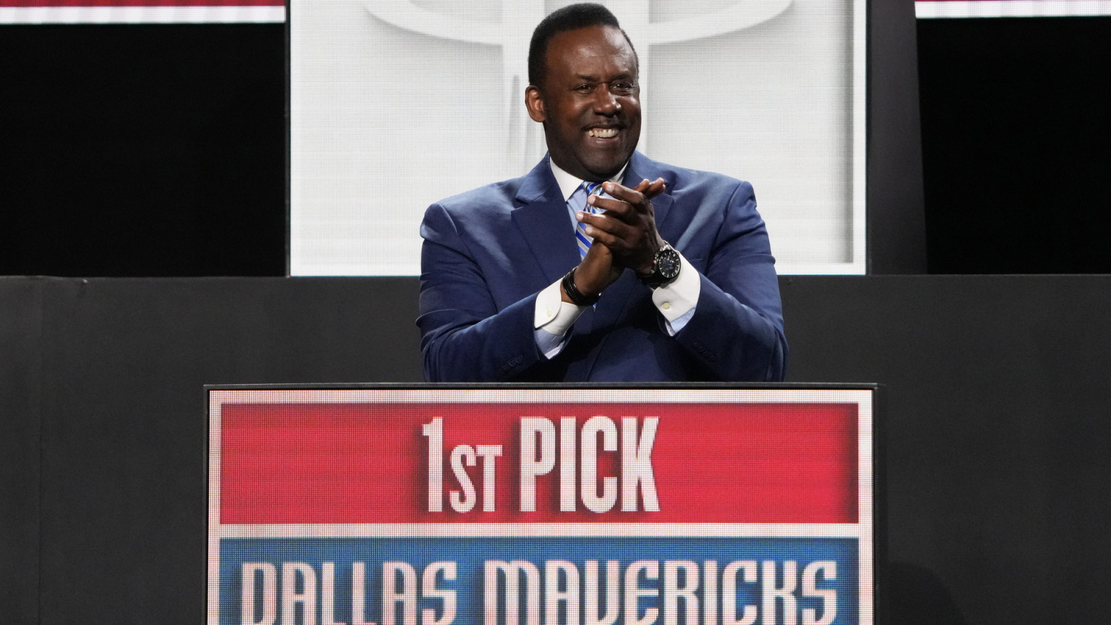 https://www.yardbarker.com/media/1/4/14bd719669a228ccbeaa0363d0d4477097ca6a56/thumb_16x9/unpredictable-nba-lottery-results-feature-bug.jpg?v=1