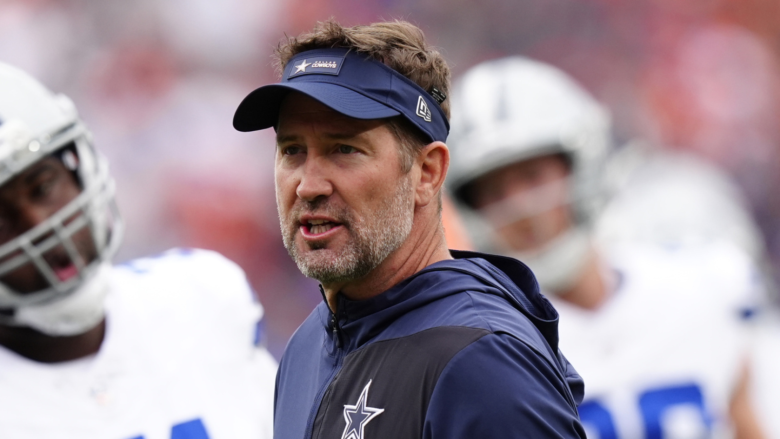 https://www.yardbarker.com/media/1/5/153696da685d398a2587fb4d3185534774286cac/thumb_16x9/schottenheimer-prescott-react-cowboys-trades.jpg?v=1
