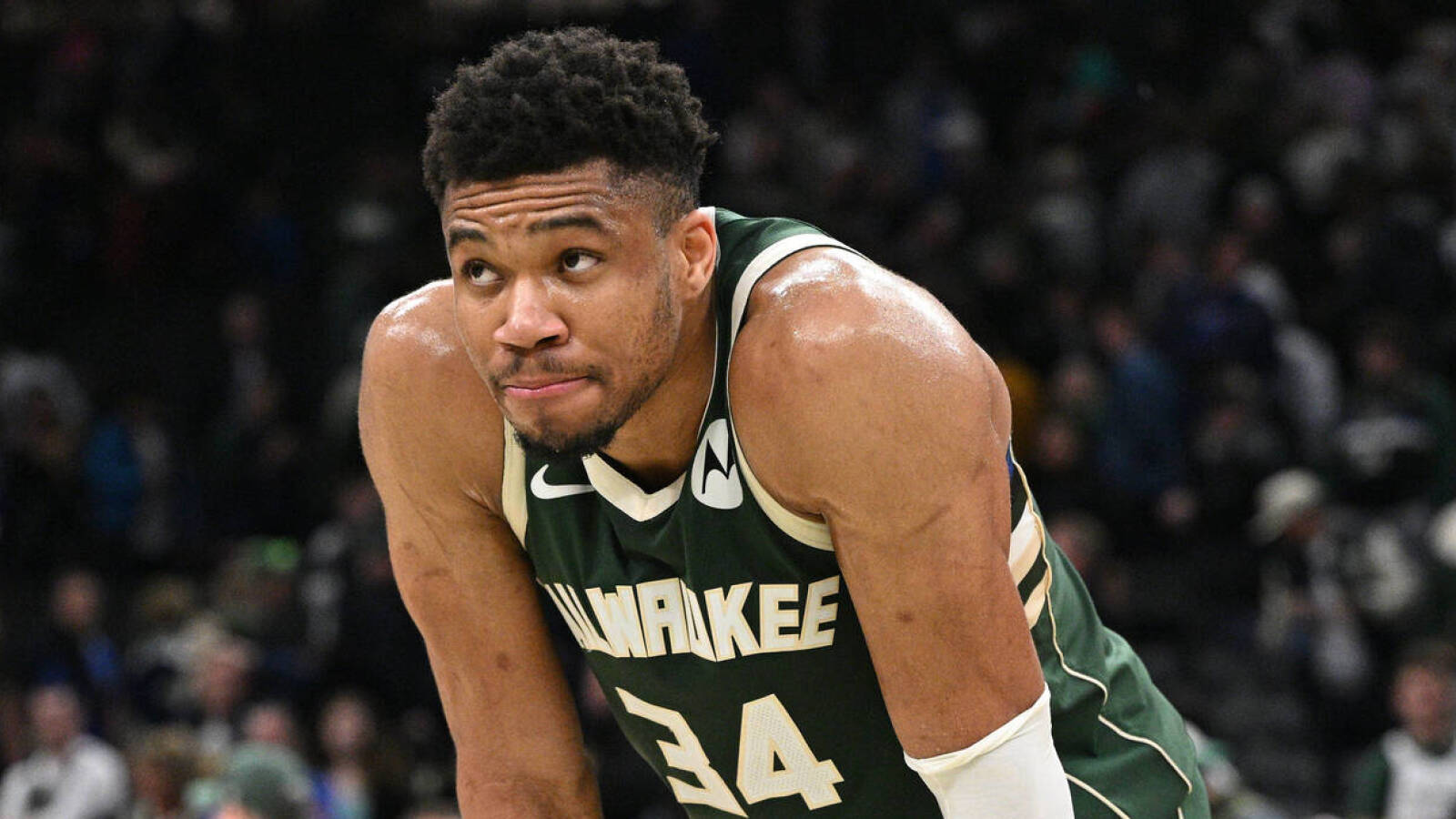 NBA insider has interesting take on Giannis' contract situation - Vimarsana News