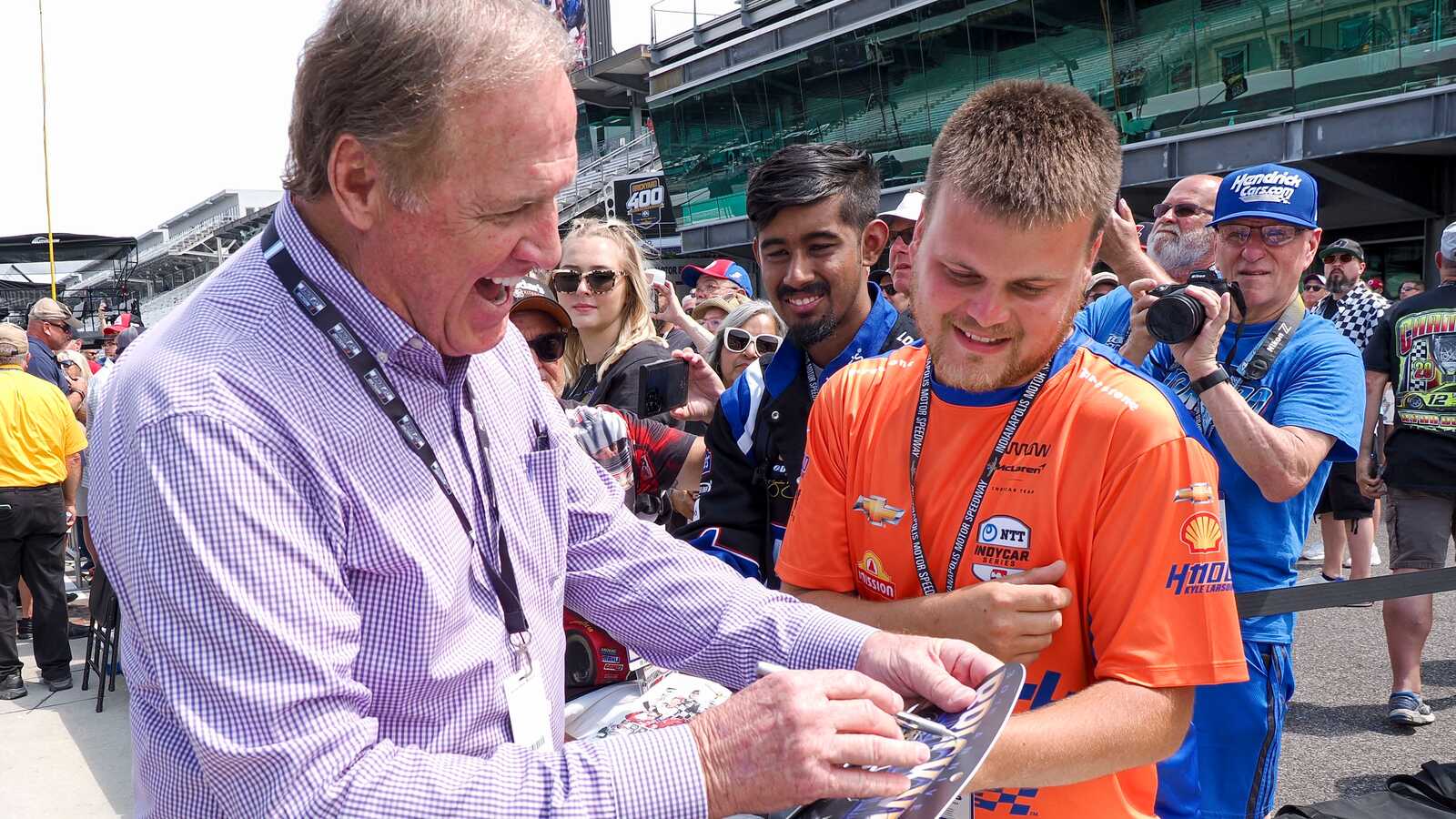 https://www.yardbarker.com/media/1/5/158a17231f2c0e8129b4609b0c65114796270b0e/thumb_16x9/rusty-wallace-reveals-nascar-team-asked-him-drive.jpg