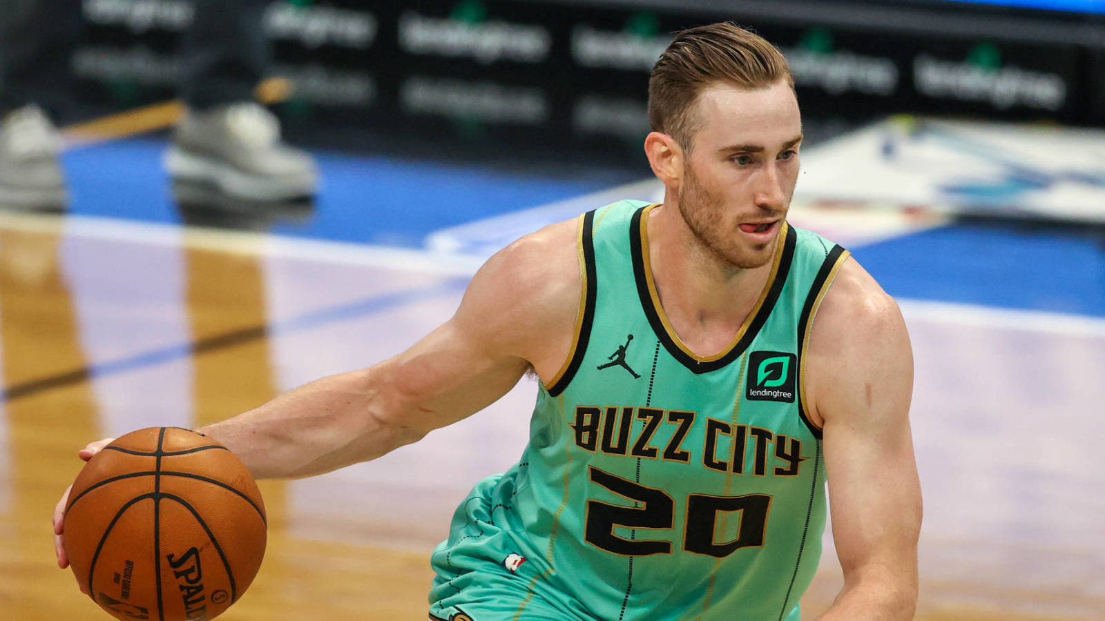 Hornets' Gordon Hayward to miss at least four weeks with foot sprain