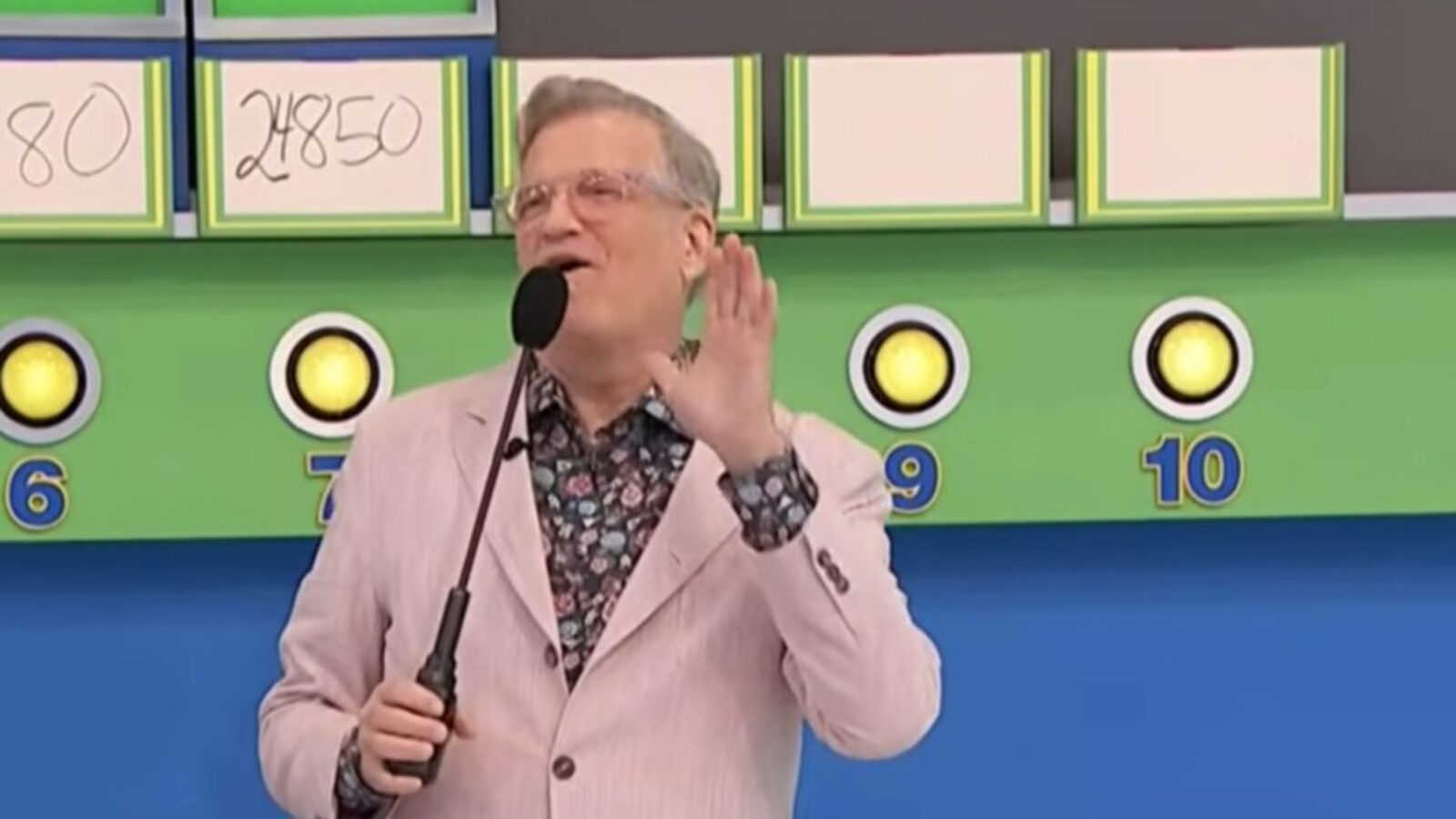 Drew Carey Gives Shoutout to 'The Price Is Right' Audience Member Who  Helped | Yardbarker