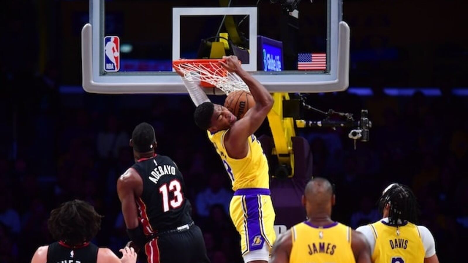 Lakers Come Back To Beat Heat & Snap Losing Streak | Yardbarker