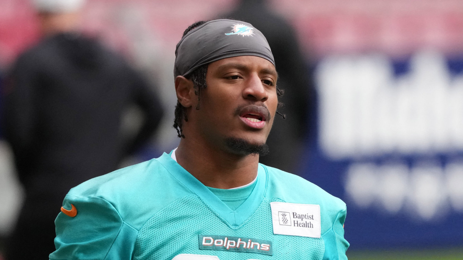 https://www.yardbarker.com/media/1/6/16d8eec04664fe2bbc946dfb8abfec87d58da7f2/thumb_16x9/commanders-sign-veteran-defensive-back.jpg?v=1