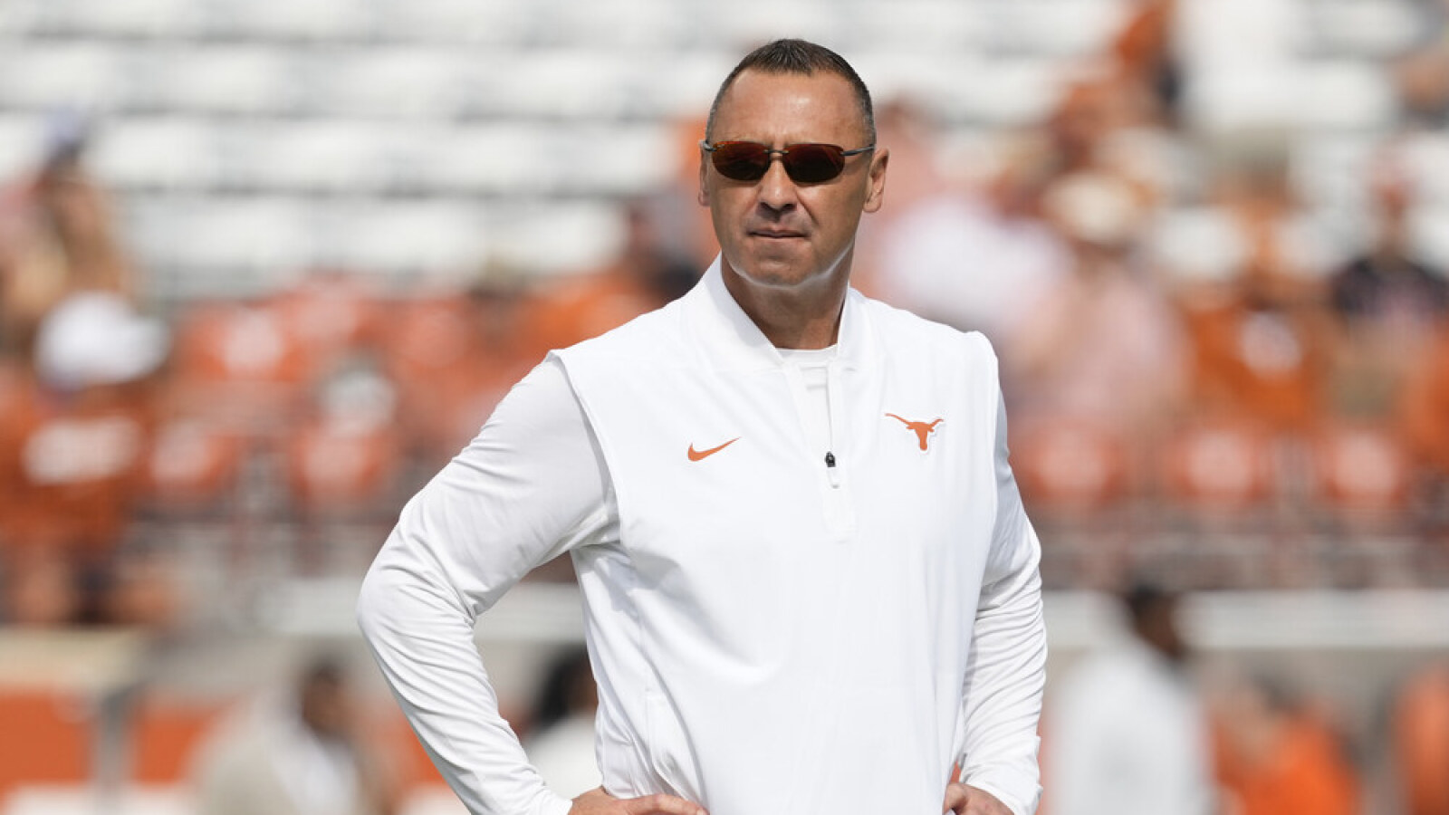 https://www.yardbarker.com/media/1/7/172064ce6f10197ef431b8d56443819f192a25d2/thumb_16x9/steve-sarkisian-rips-his-texas-players-win.jpg?v=1