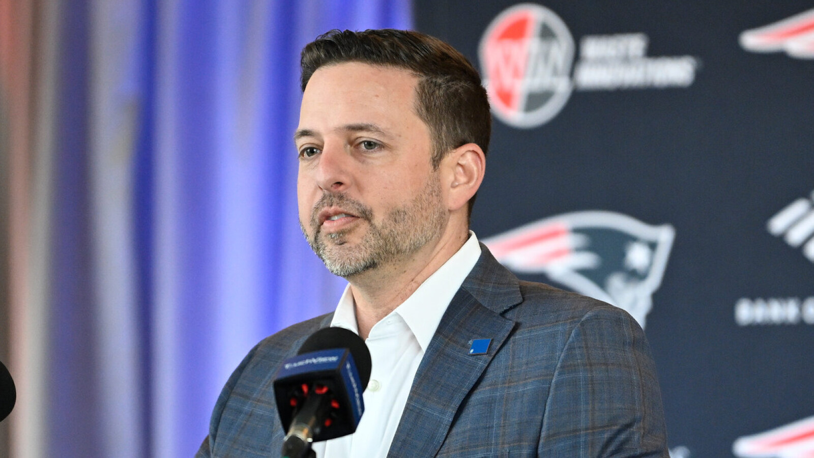 https://www.yardbarker.com/media/1/7/177cd973dae79959931b3d58983fb4d408c8d6a2/thumb_16x9/patriots-willing-part-significant-draft-capital.jpg?v=1