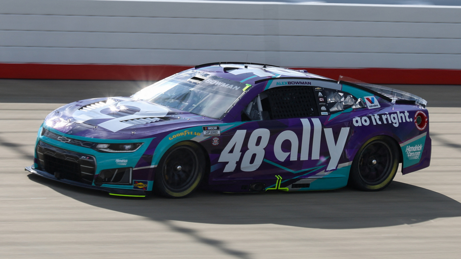 https://www.yardbarker.com/media/1/8/18816b91725ed04231f4111e36b84009f81d710b/thumb_16x9/dale-earnhardt-jr-before-him-alex-bowman-retire.jpg?v=1