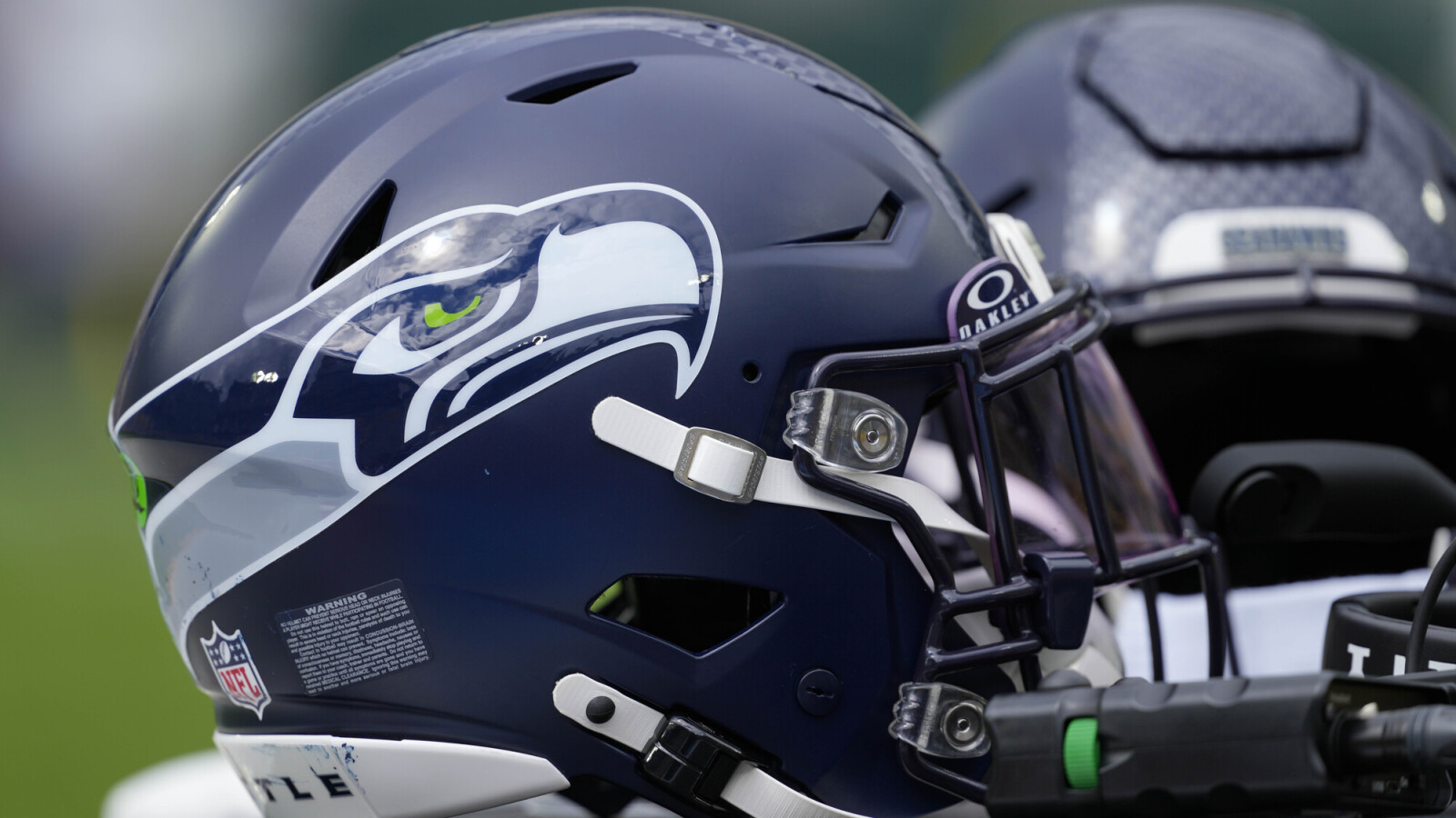 https://www.yardbarker.com/media/1/8/18977f719bdb3fa2556d4d9dd23342b9e21edf1b/thumb_16x9/seattle-seahawks-sold-record-price.jpg?v=1