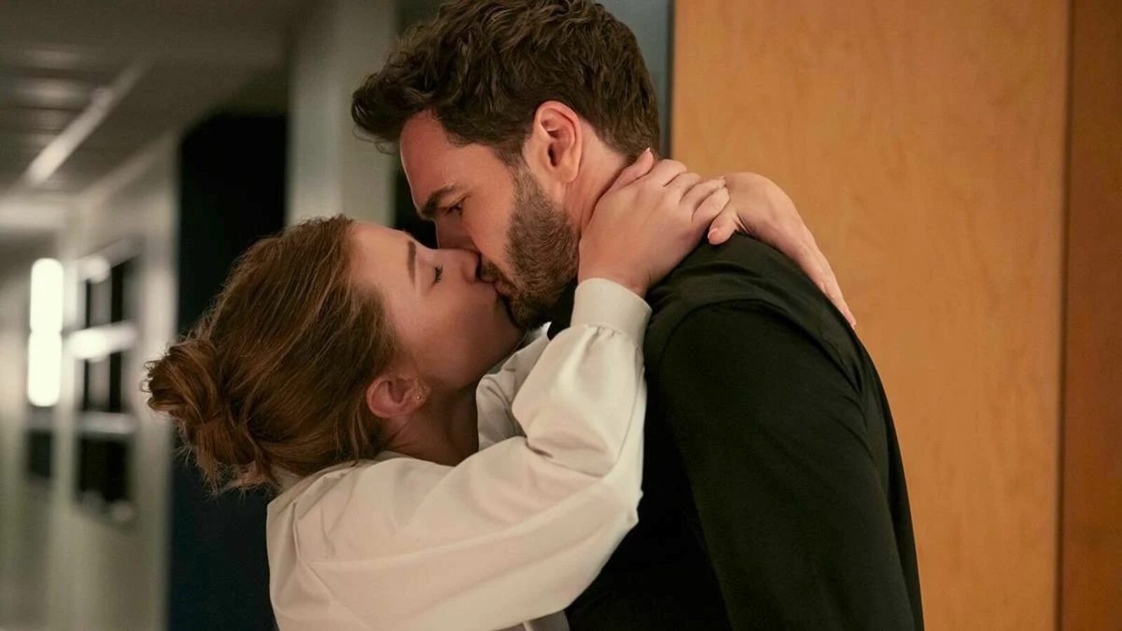 Fake dating goes mainstream in 'Love Hypothesis' trailer
