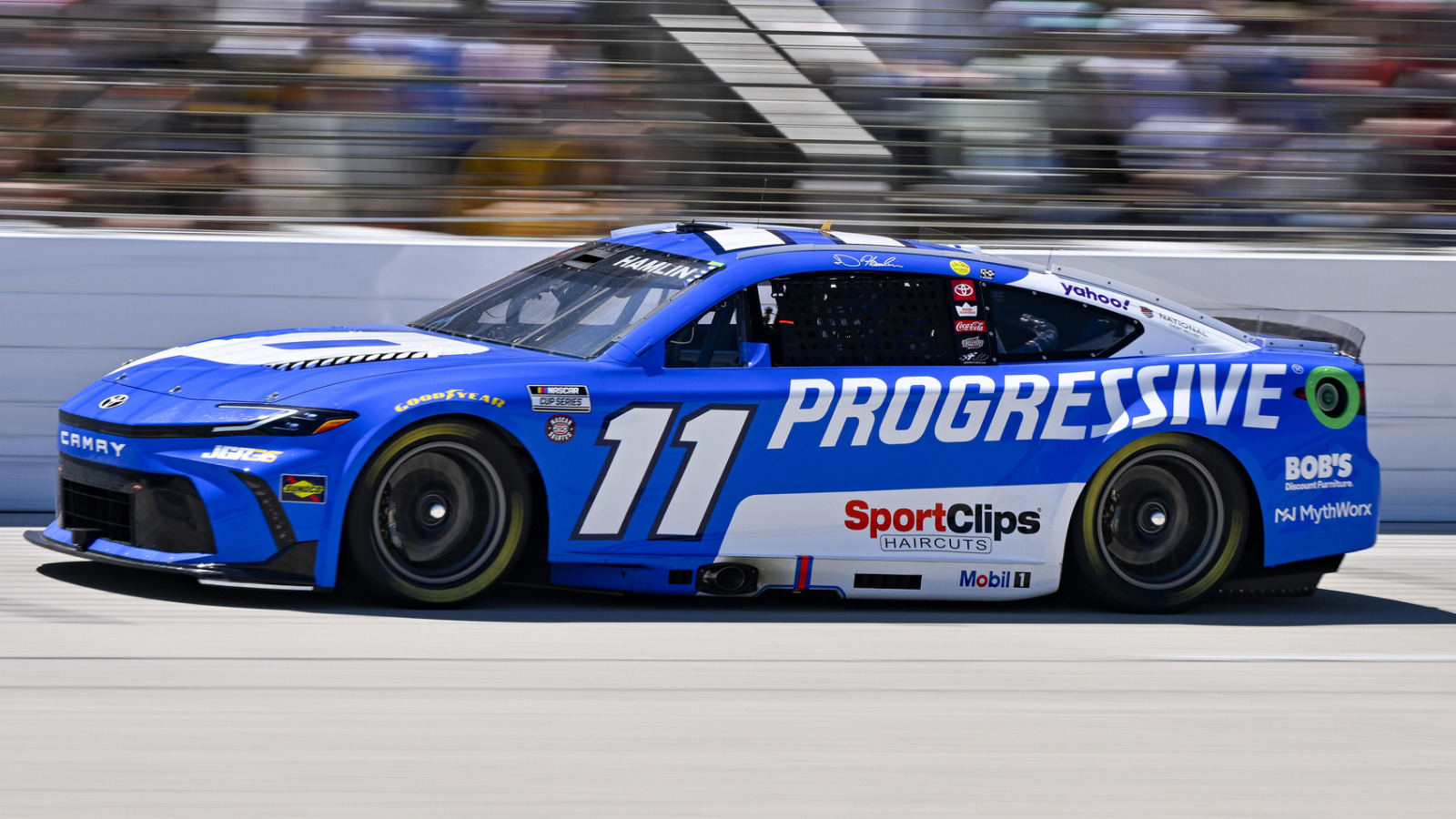 https://www.yardbarker.com/media/1/9/191c7e20e9eabccbc16ee68b01a96275784b025b/thumb_16x9/denny-hamlin-wins-pole-nascar-star-race-dover.jpg?v=1
