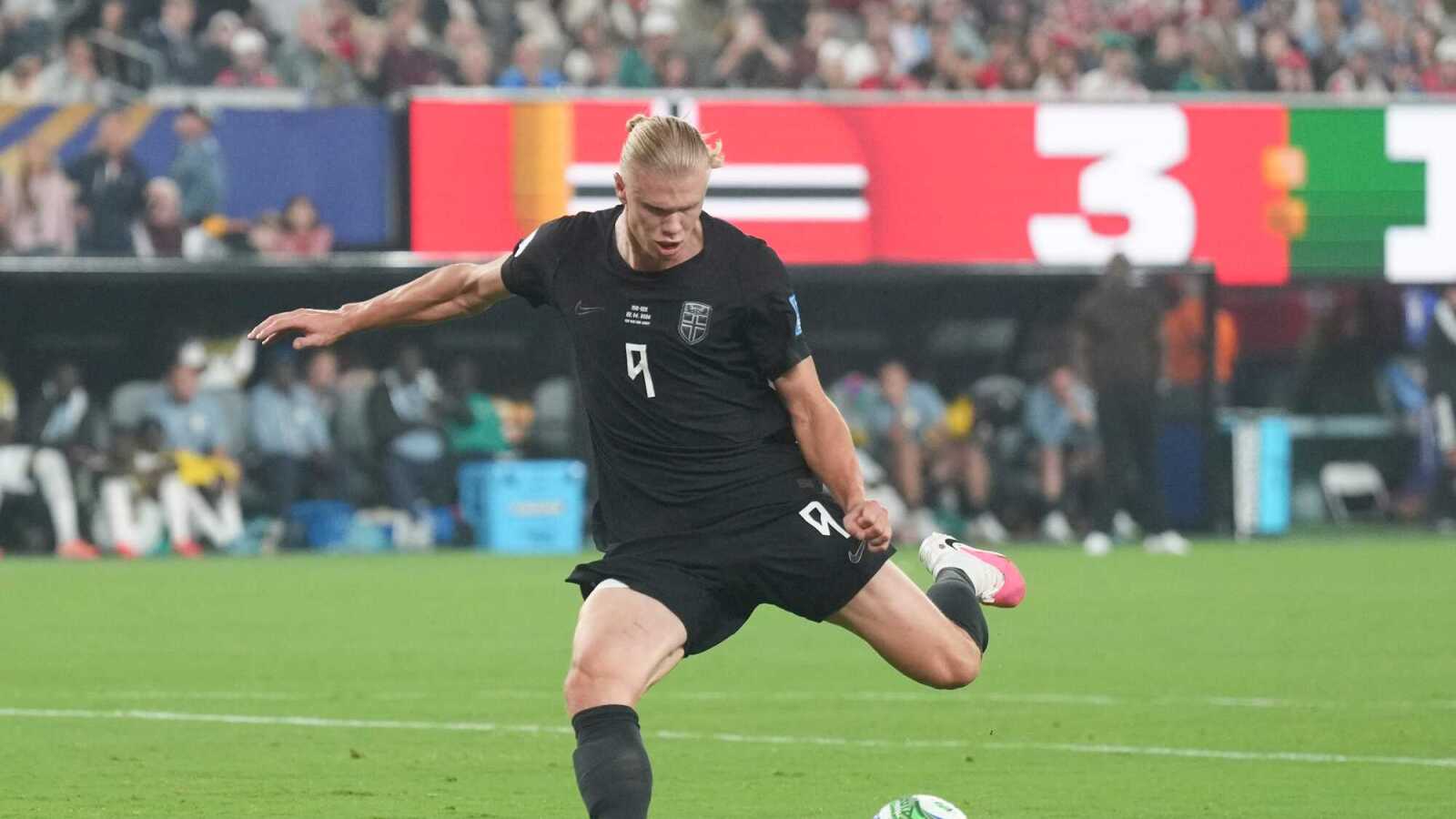 https://www.yardbarker.com/media/1/9/195d51cf126609ae3ad11381fbf45768a622438e/thumb_16x9/norway-forward-erling-haaland-9-attempts-shot.jpg?v=1