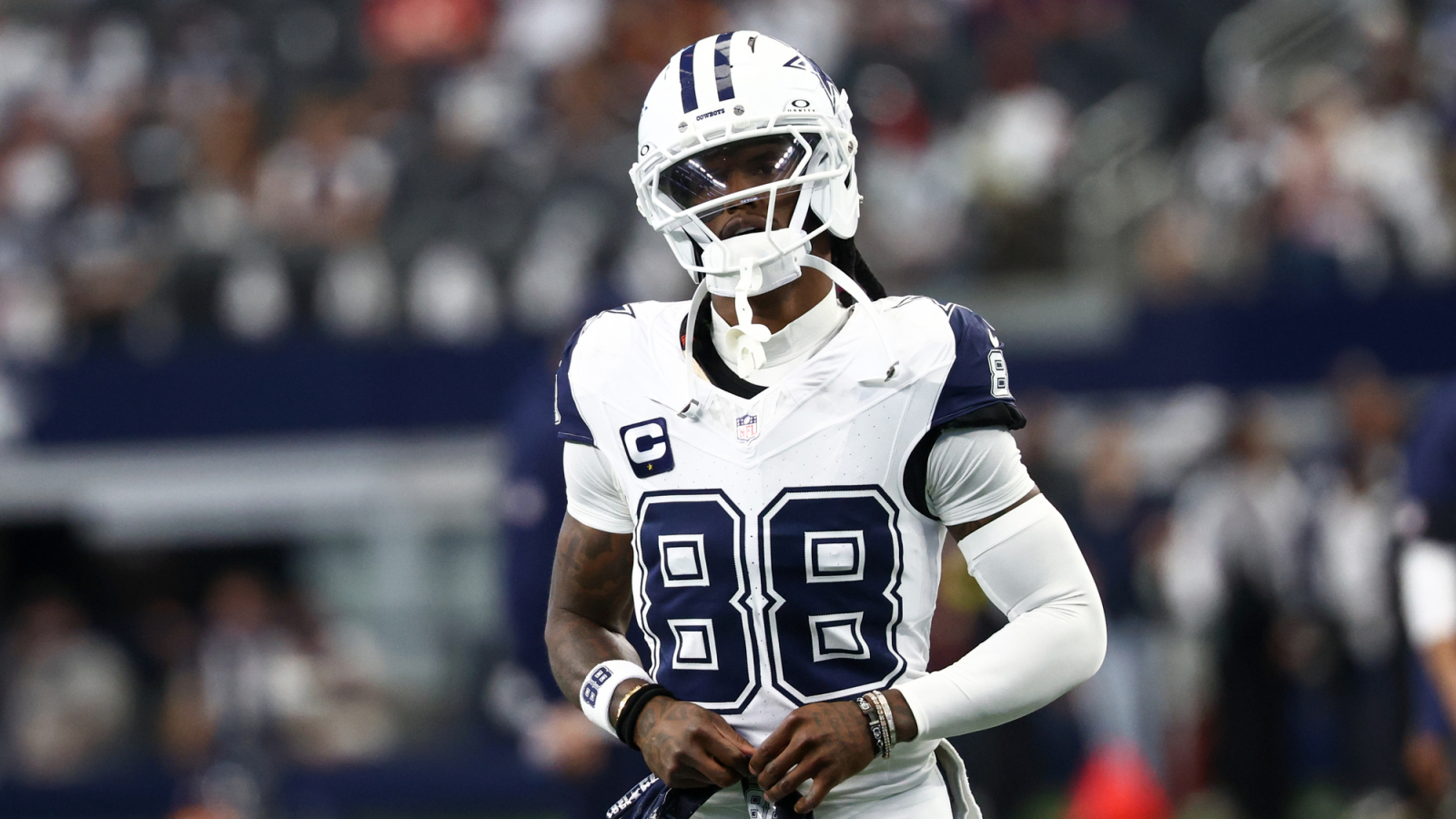 https://www.yardbarker.com/media/1/9/199e58f01c4cc61aa10912febcdd82c974ea5447/thumb_16x9/oct-19-2025-arlington-texas-usa-dallas-cowboys.jpg