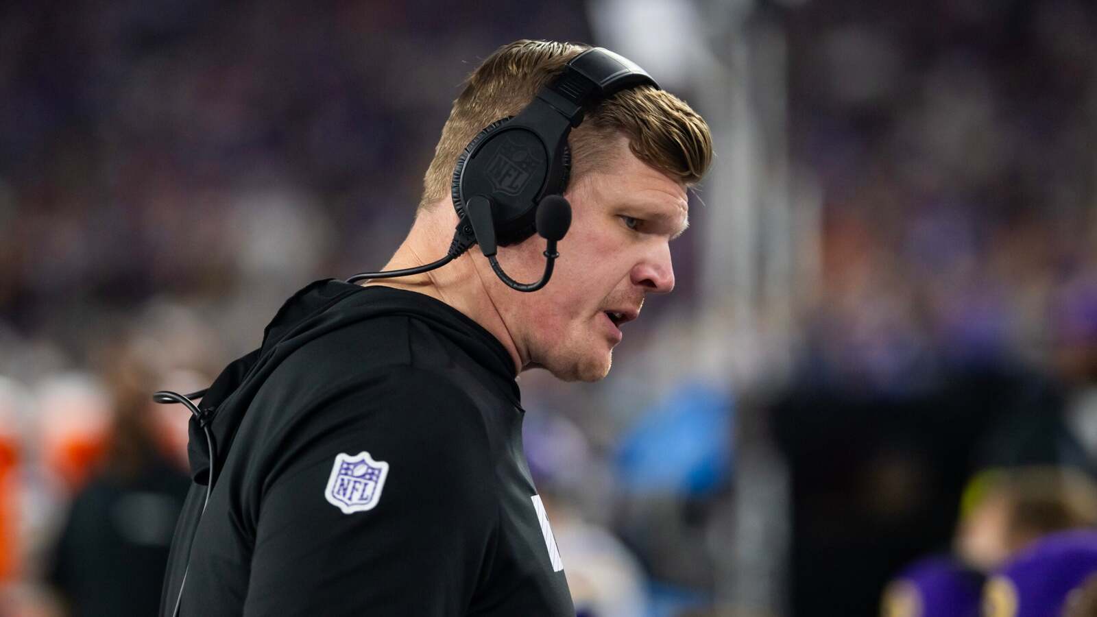 Eagles Offensive Line Coach Chris Kuper Takes Initiative at Practice