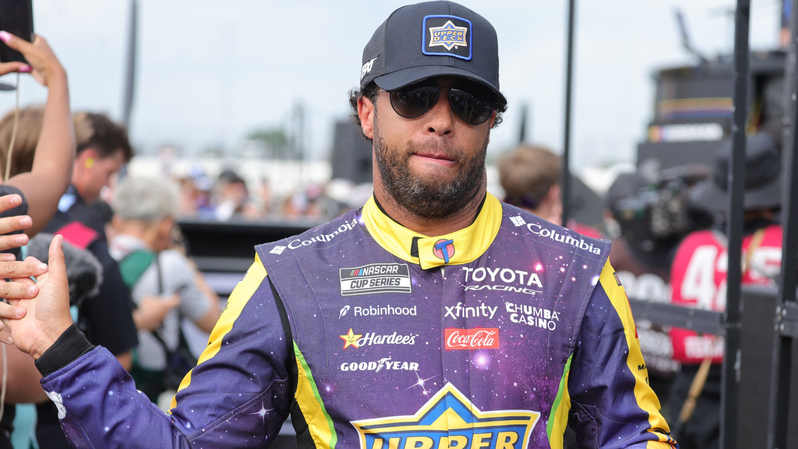 https://www.yardbarker.com/media/1/9/19c2379ca3e03b36b176c87e9c605bebd116bf8e/thumb_16x9/bubba-wallace-23-team-walking-fine-line-nascar.jpg?v=1