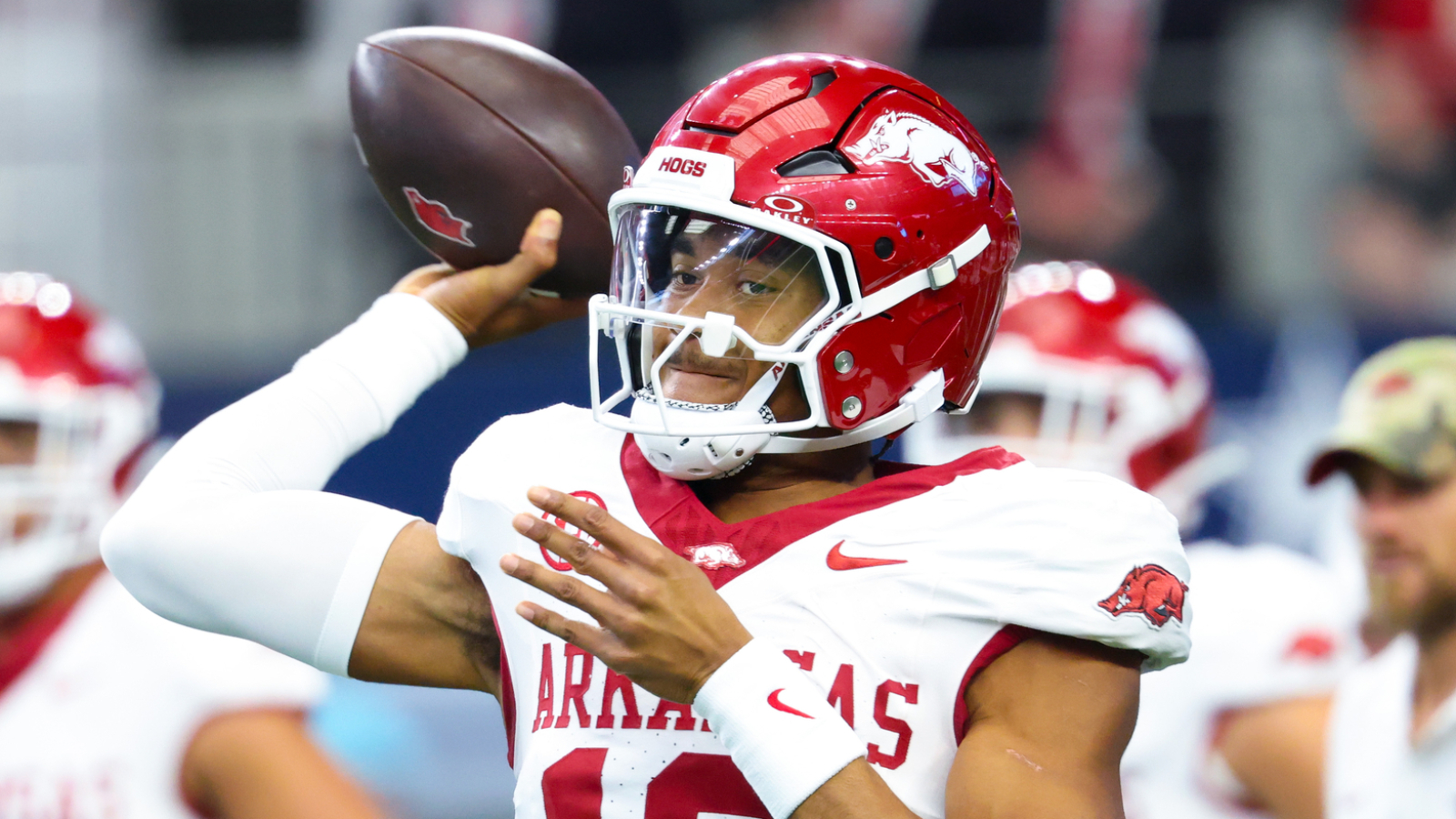 https://www.yardbarker.com/media/1/9/19e5483fe94b0683704c536f3291e13adc44fec7/thumb_16x9/hc-heaps-praise-on-green-arkansas-season-opening.jpg?v=1