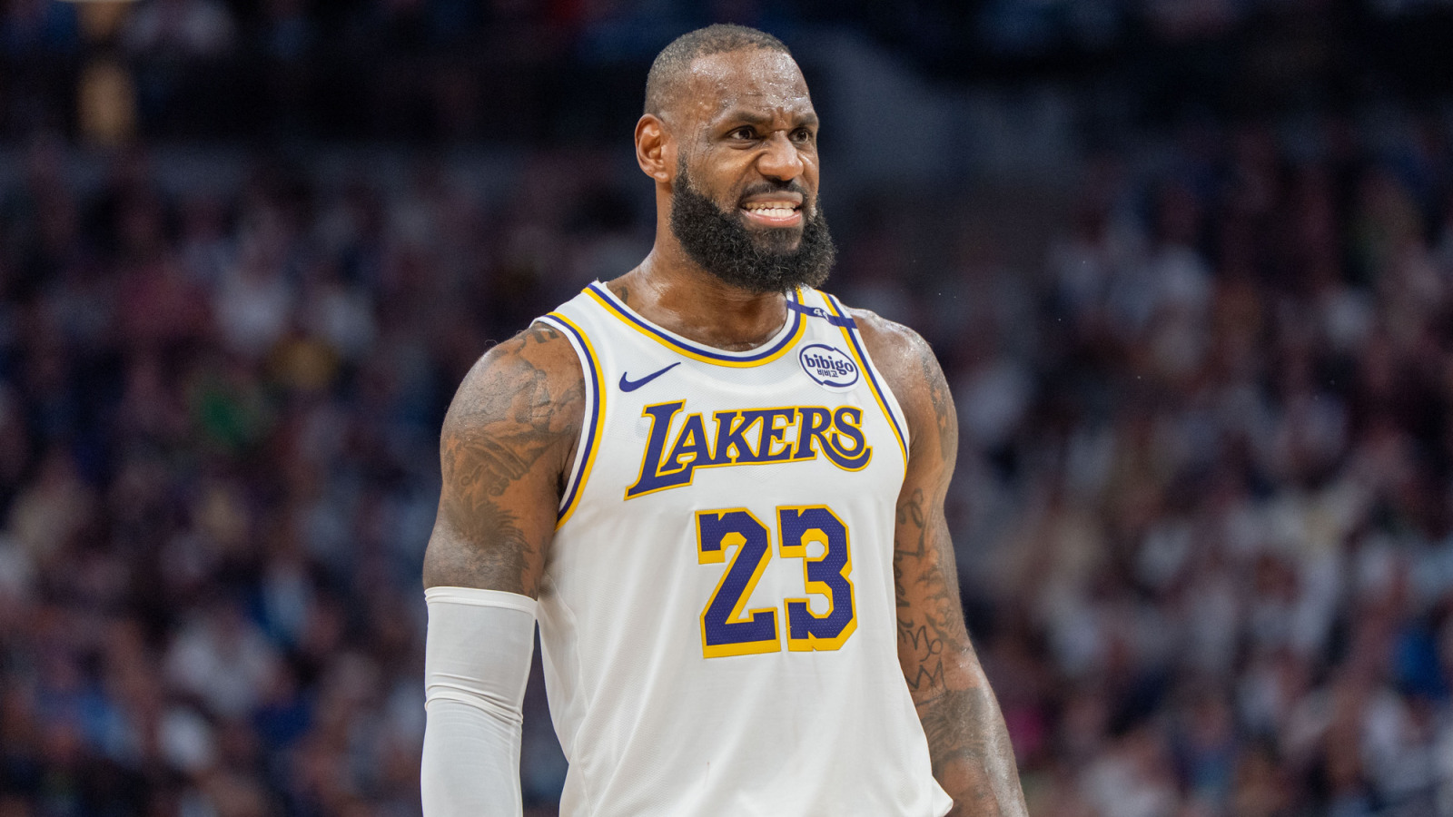 https://www.yardbarker.com/media/1/a/1a3c54f0944fdeabbf3df0841a31a87ab7306a83/thumb_16x9/lebron-james-discusses-knee-plans-play-23rd-season.jpg?v=1