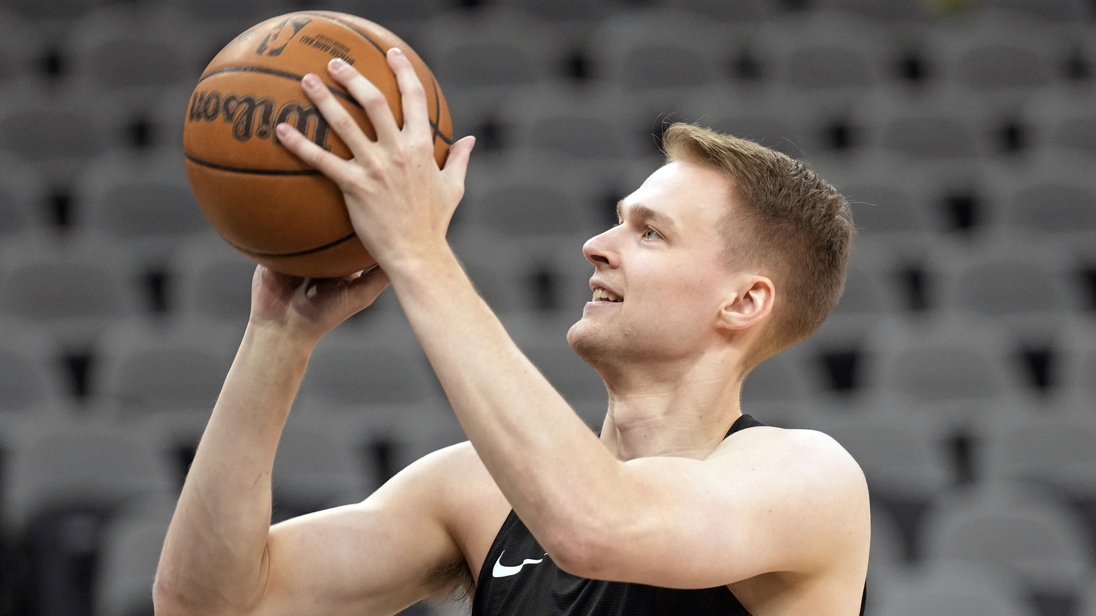 Thunder make pair of roster moves | Yardbarker
