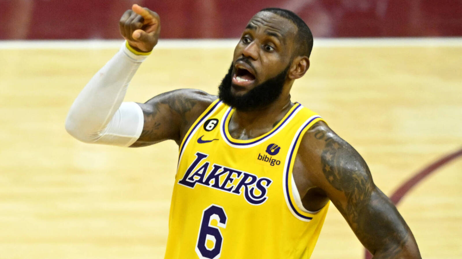 Former rival takes hilarious shot at LeBron James - Vimarsana News