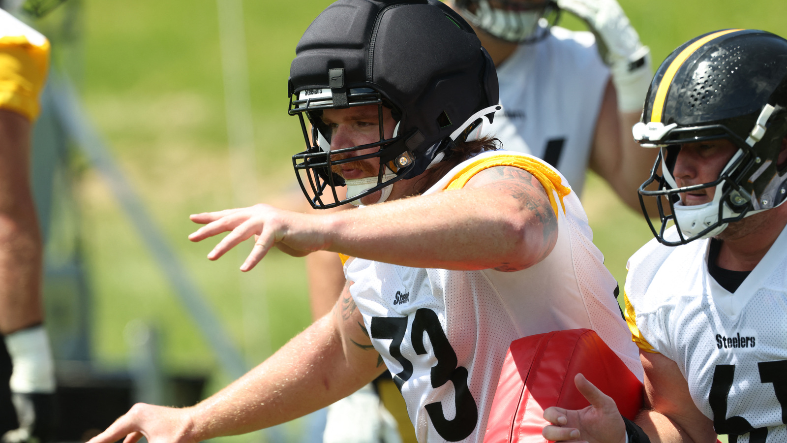 https://www.yardbarker.com/media/1/b/1b24cc2ceade09fcbbdaa532e859c170d4bba481/thumb_16x9/jul-30-2026-latrobe-pa-usa-pittsburgh-steelers.jpg