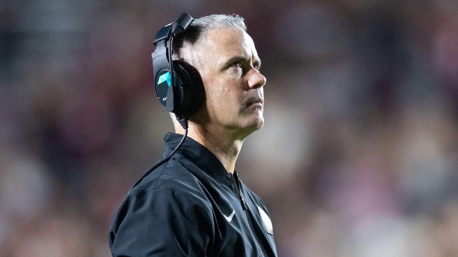 https://www.yardbarker.com/media/1/b/1b407681789b29ac3728338c74bad1b6322a5139/thumb_16x9/florida-state-smu-kicked-off-headsets-ipads.jpg?v=1