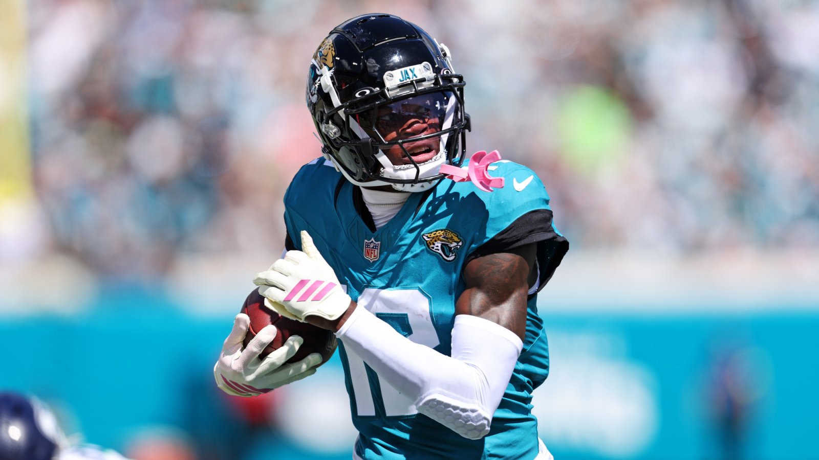 https://www.yardbarker.com/media/1/b/1b95e88fc43ae0ba5469ddb8abb90a6ea3ec83e5/thumb_16x9/travis-hunter-surgery-proves-jaguars-need-end-two.jpg?v=1