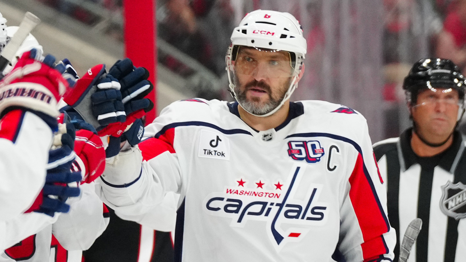 https://www.yardbarker.com/media/1/c/1c008fc706c6e5f5292021d30f2c274bd411e8ed/thumb_16x9/alex-ovechkin-provides-update-on-extension-talks.jpg?v=1