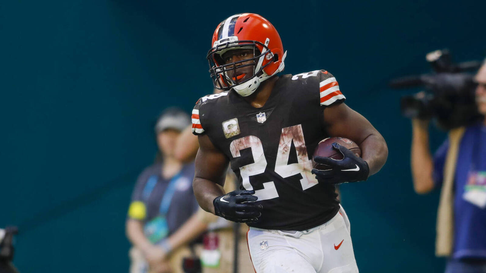 Cleveland Browns RB Nick Chubb undergoing knee surgery today