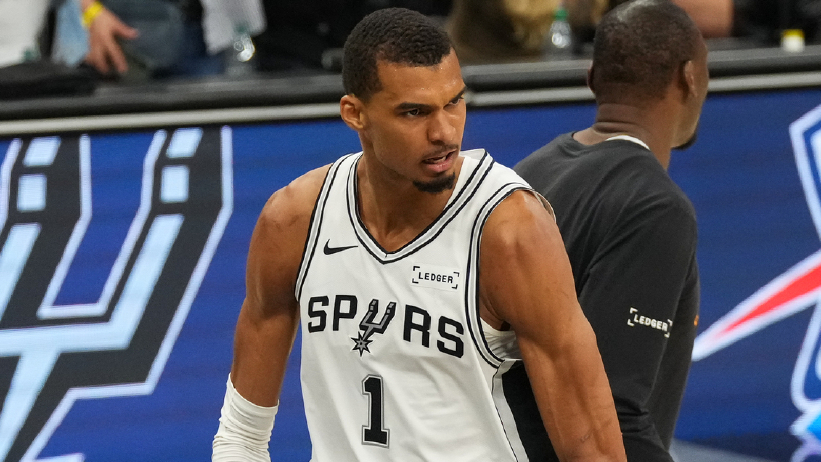 https://www.yardbarker.com/media/1/c/1c421078fe72cb073293df8546adeb7ef6171b86/thumb_16x9/victor-wembanyama-viral-making-longest-shot-career.jpg?v=1
