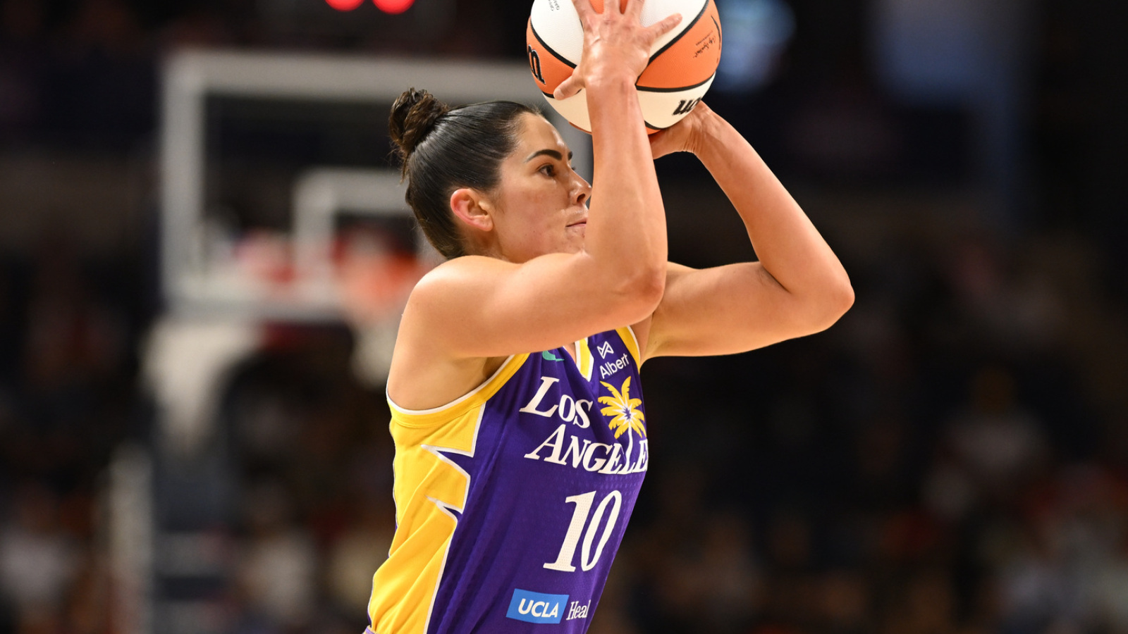 https://www.yardbarker.com/media/1/c/1c68914573c845fd784ba6ff722706af63fc4a95/thumb_16x9/kelsey-plum-dominates-leads-steaking-sparks.jpg?v=1