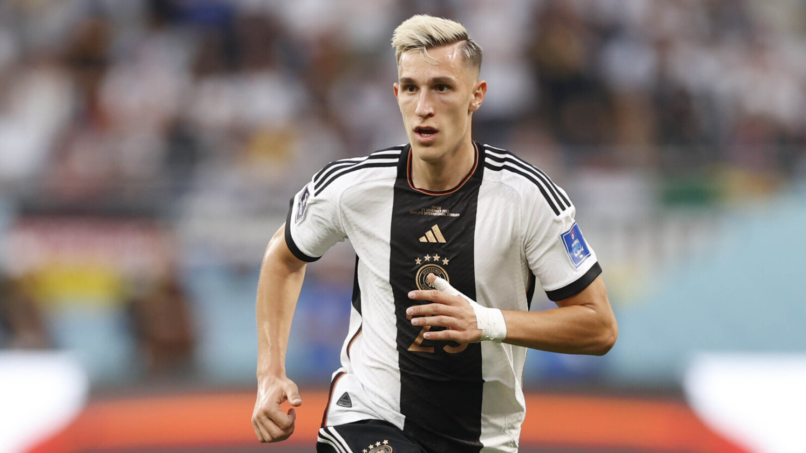 Man United now ahead of Liverpool and Barcelona in the race for 25-year ...