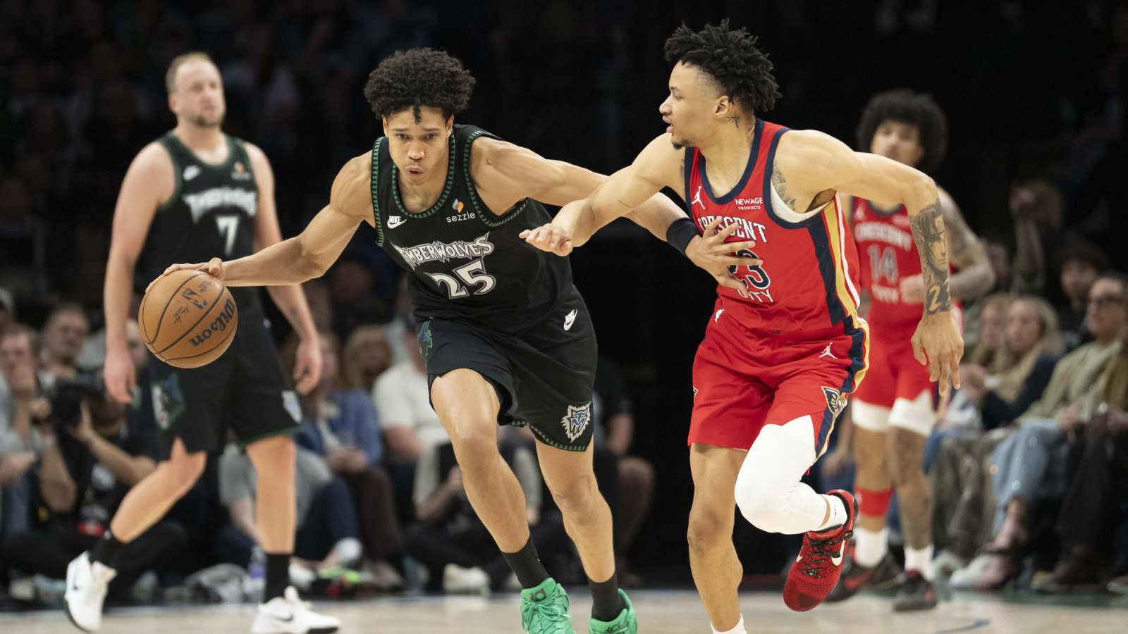 Wolves Re-Signing Enrique Freeman To Two-Way Deal