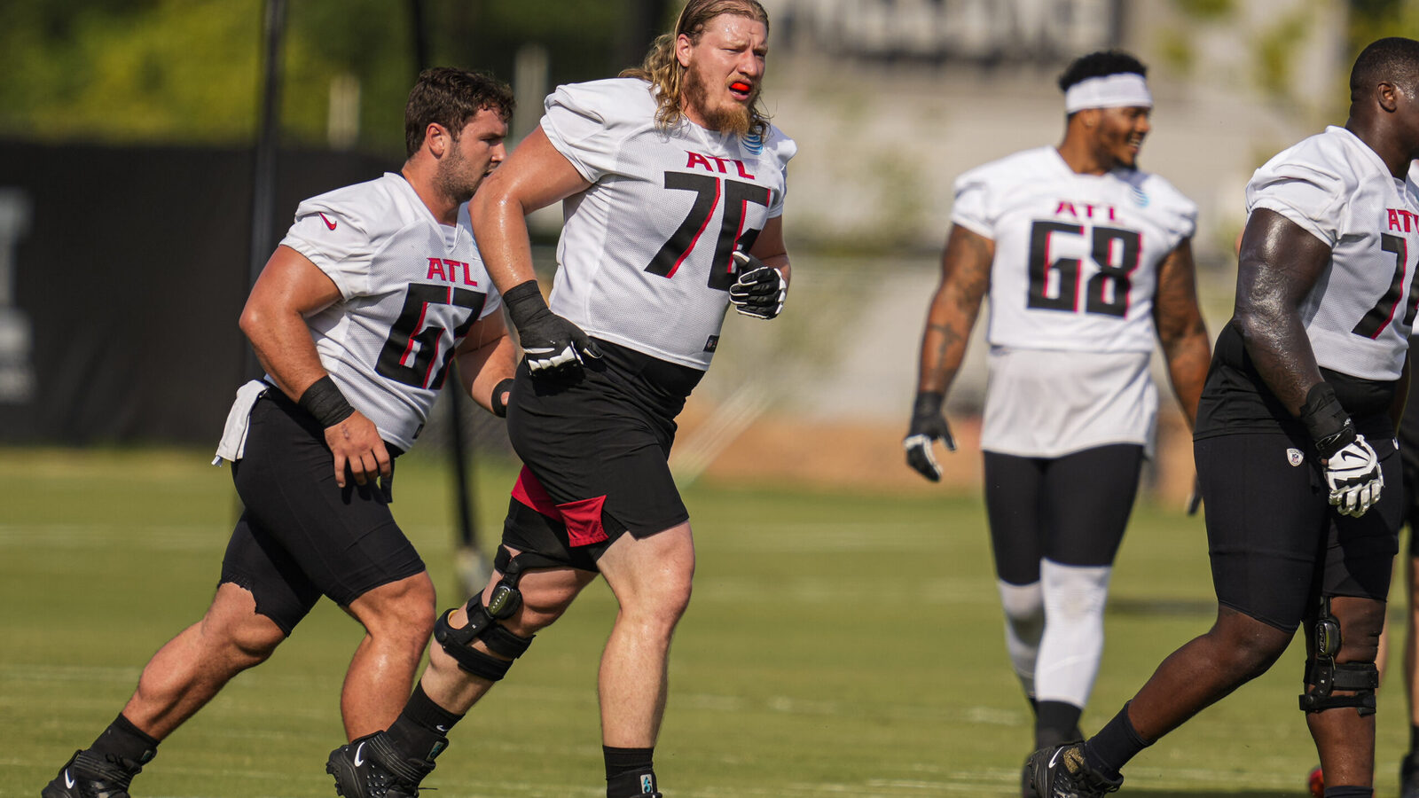 Falcons’ $30M First-Round Pick Retires Without Playing a Single Snap on ...