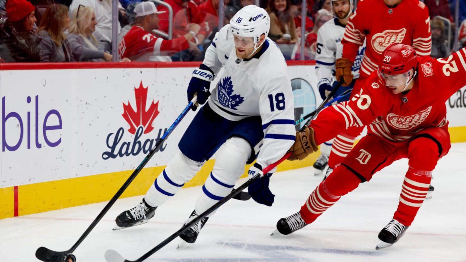 Maple Leafs’ Steven Lorentz leaves game against Red Wings with upper-body injury