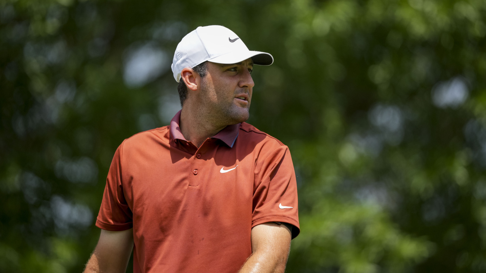 https://www.yardbarker.com/media/1/d/1d22ed594d75190d0f869089a3d936cc91dc0beb/thumb_16x9/scottie-scheffler-takes-subtle-shot-liv-golf.jpg?v=2