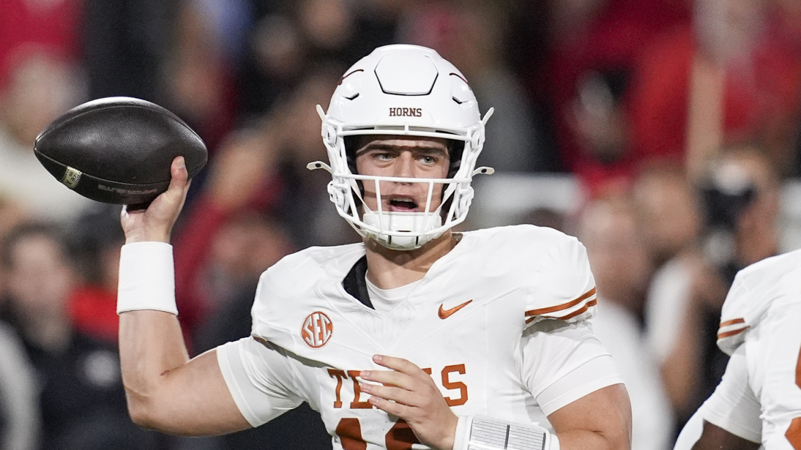 https://www.yardbarker.com/media/1/d/1d8ed06dc7496bae8c4980c742e4027b6f4e271a/thumb_16x9/texas-qb-arch-mannings-famous-last-name-double.jpg?v=1