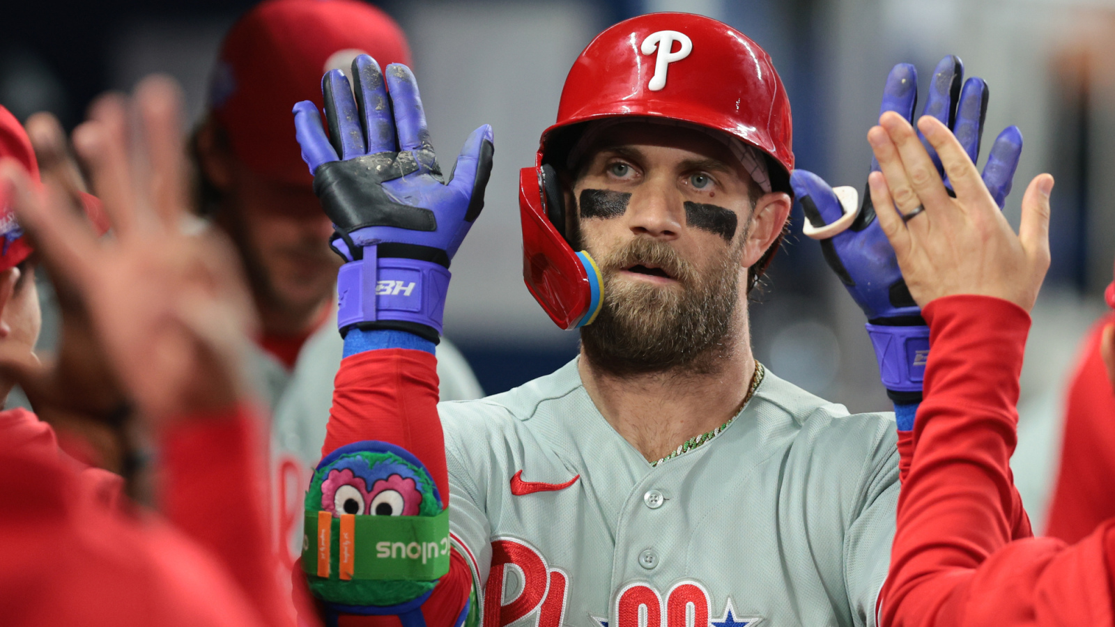 https://www.yardbarker.com/media/1/d/1dd632bcf3d99aaf686a05e86c5e8ed0deaeb4ba/thumb_16x9/phillies-getting-best-version-bryce-harper-season.jpg?v=1