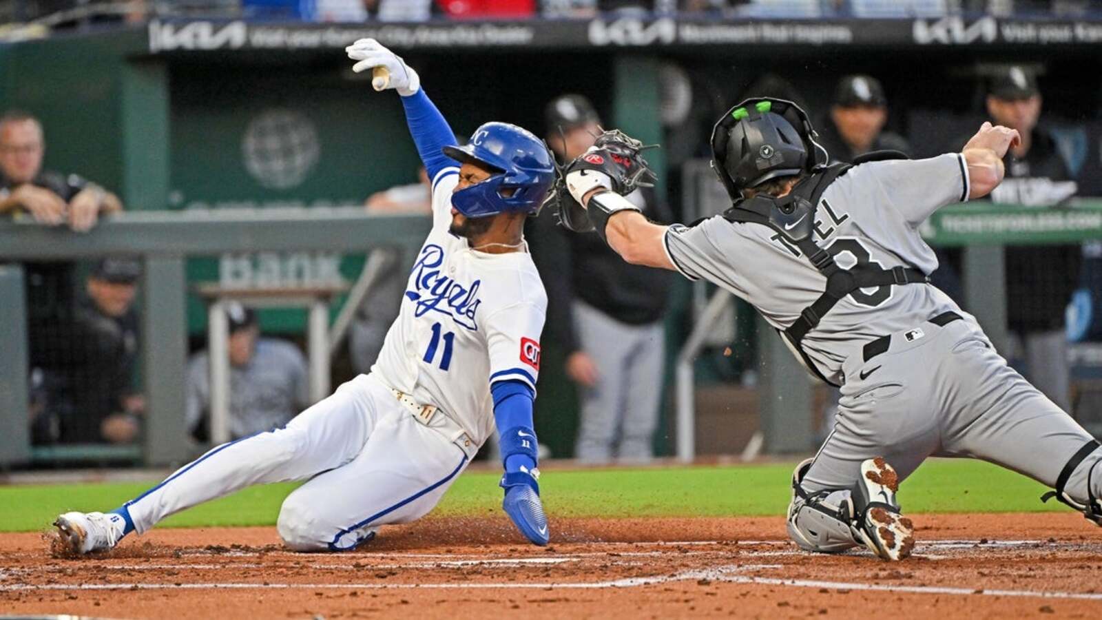 Royals prevent White Sox from clinching playoff berth