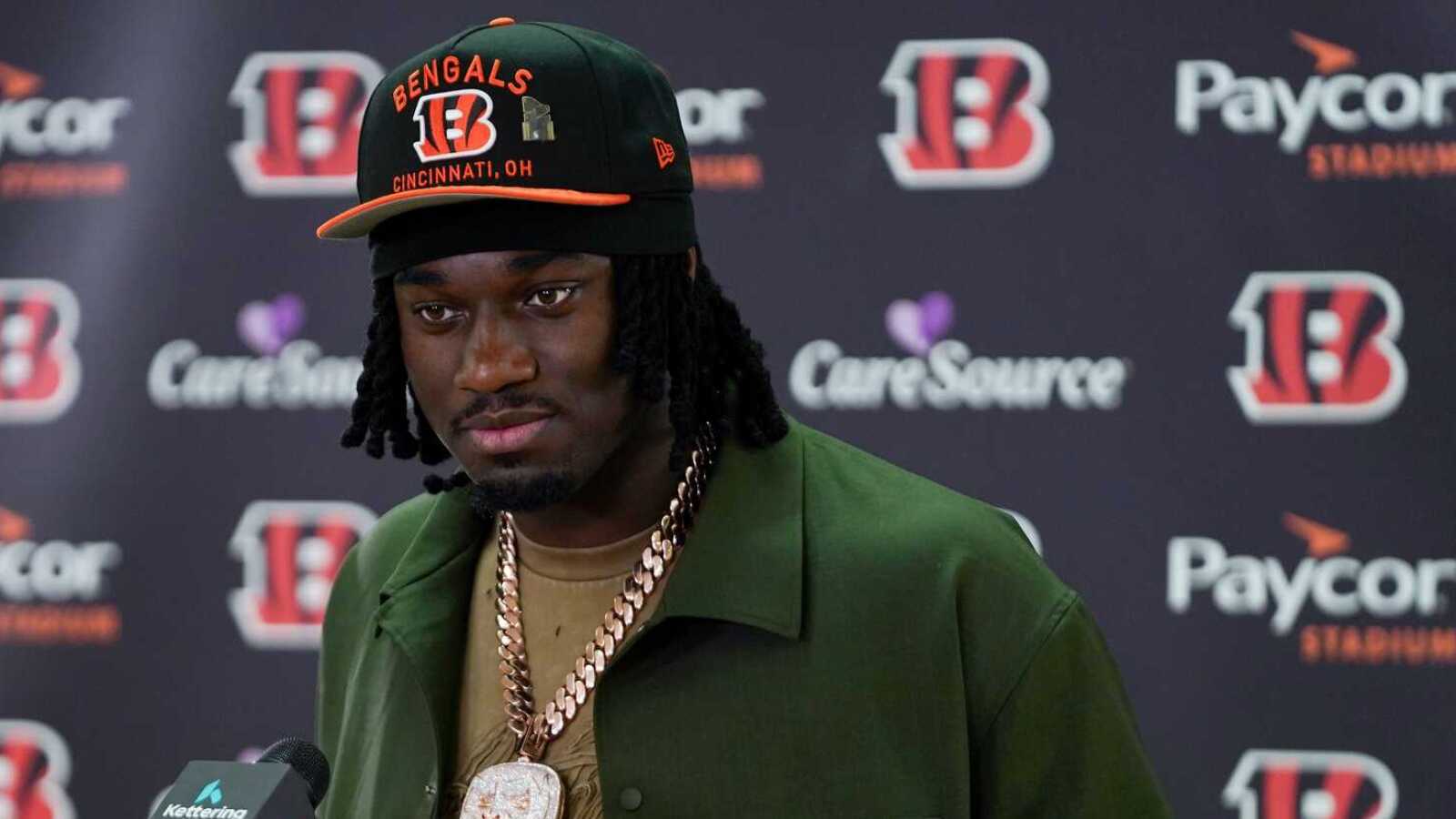 https://www.yardbarker.com/media/1/d/1dfcdbf976fe05f5b647f0eadec0bb9e243ac0e4/thumb_16x9/shemar-stewarts-agent-sounds-off-on-contract.jpg?v=1