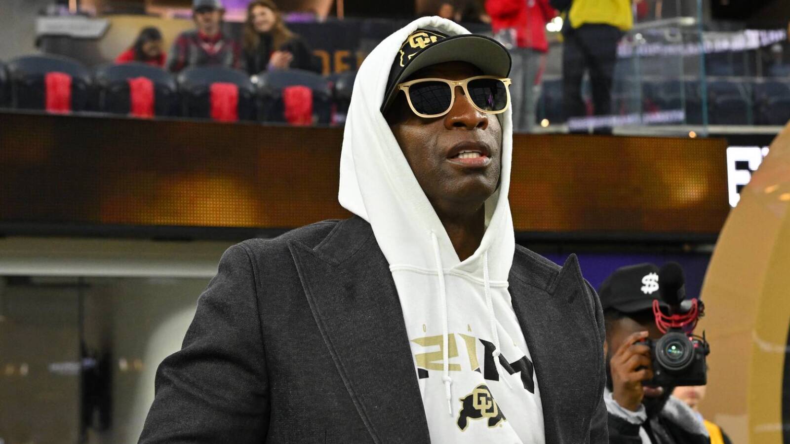 Deion Sanders defends Lamar Jackson against ‘fools’ Yardbarker