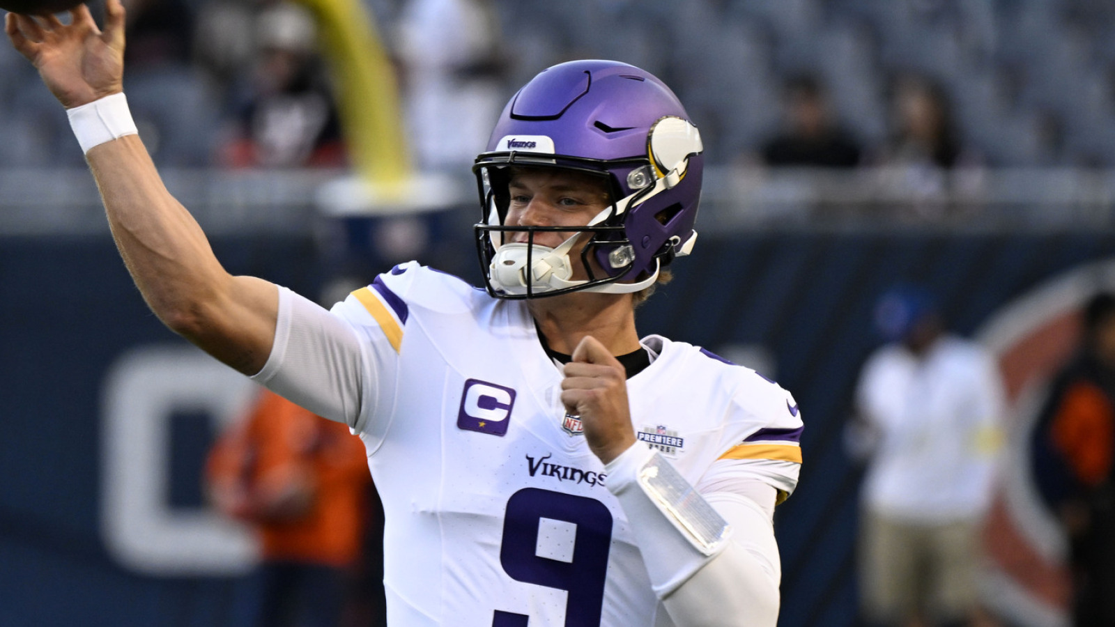 https://www.yardbarker.com/media/1/e/1ea4cfd62409ac80501c573293a8ac0ae374a988/thumb_16x9/jj-mccarthy-joins-steve-young-rare-feat-vikings.jpg?v=1