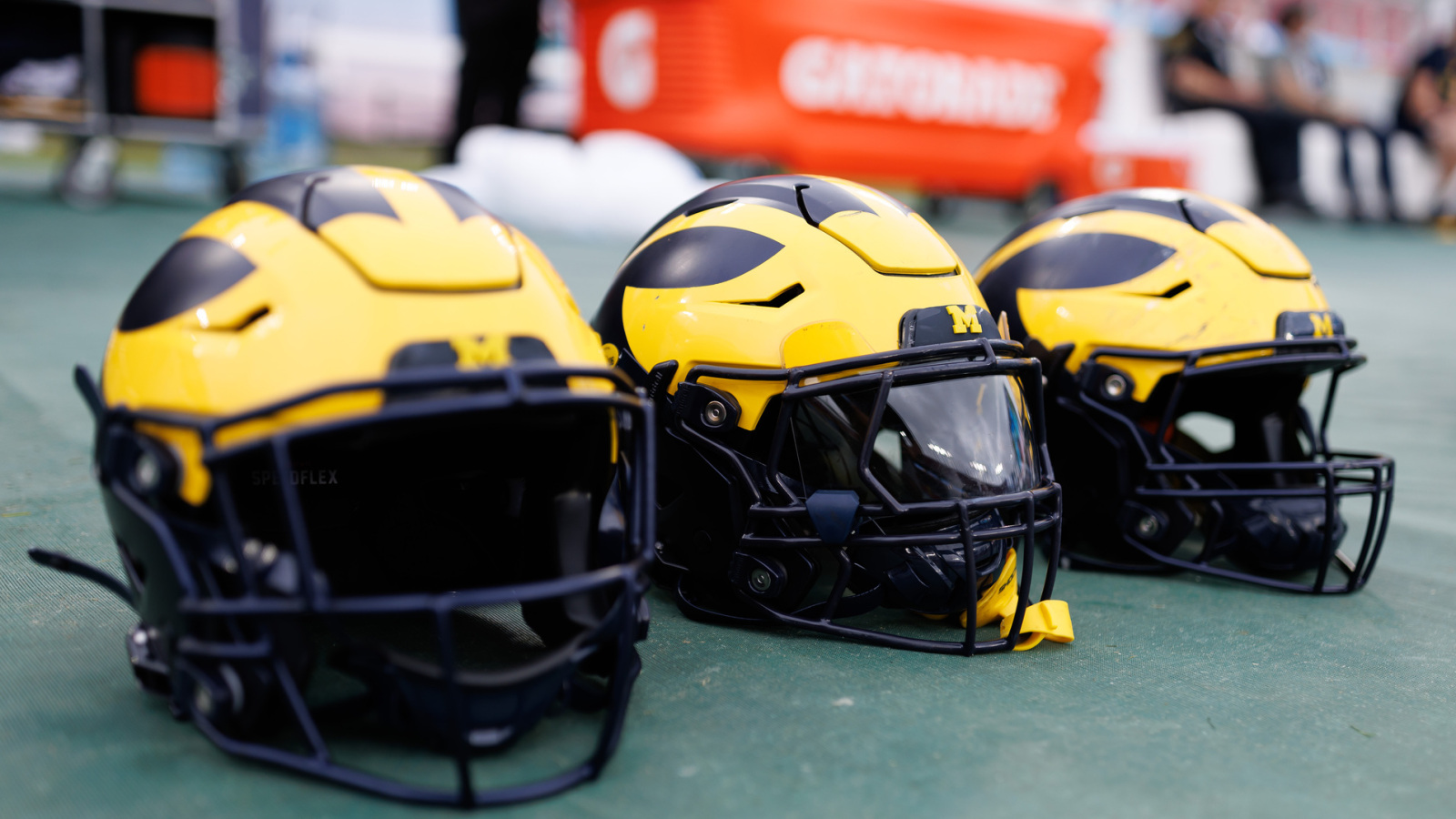 https://www.yardbarker.com/media/1/e/1ee914e95a9725fa63b6a3bd4203b6fba05be987/thumb_16x9/michigan-snags-huge-recruiting-win-over-rival.jpg?v=1