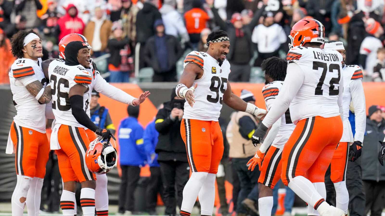 https://www.yardbarker.com/media/1/f/1f0fcc9b9bc649efd568746ab09aa71c2dd84997/thumb_16x9/cleveland-browns-defensive-end-myles-garrett-95.jpg