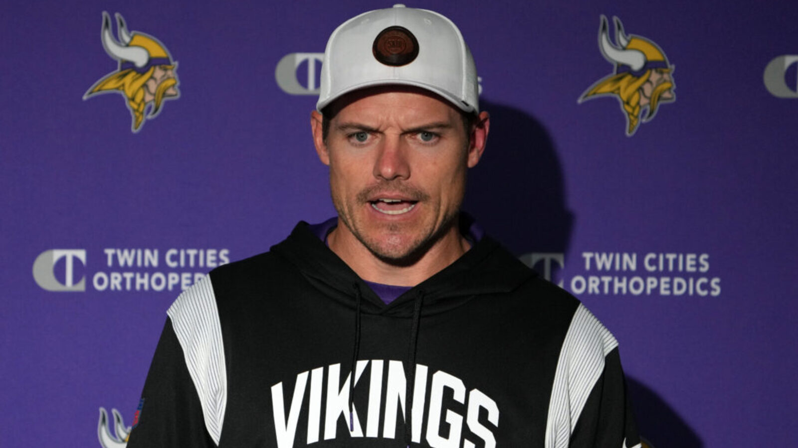 https://www.yardbarker.com/media/1/f/1f6279b5f6acab91bd87b2a2fd04d1ea7464a5d1/thumb_16x9/minnesota-vikings-suddenly-acquire-former-1200.jpg