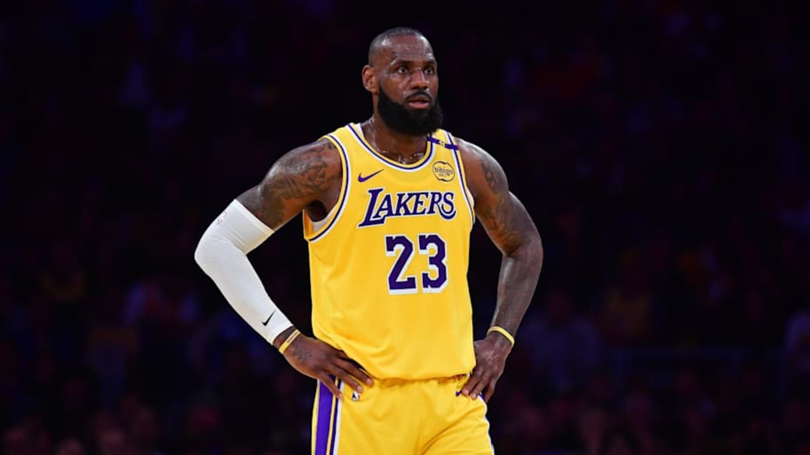 Lakers Notes: LeBron James Trade Updates, LeBron Not Happy With LA, Rob Pelinka Talks Signing