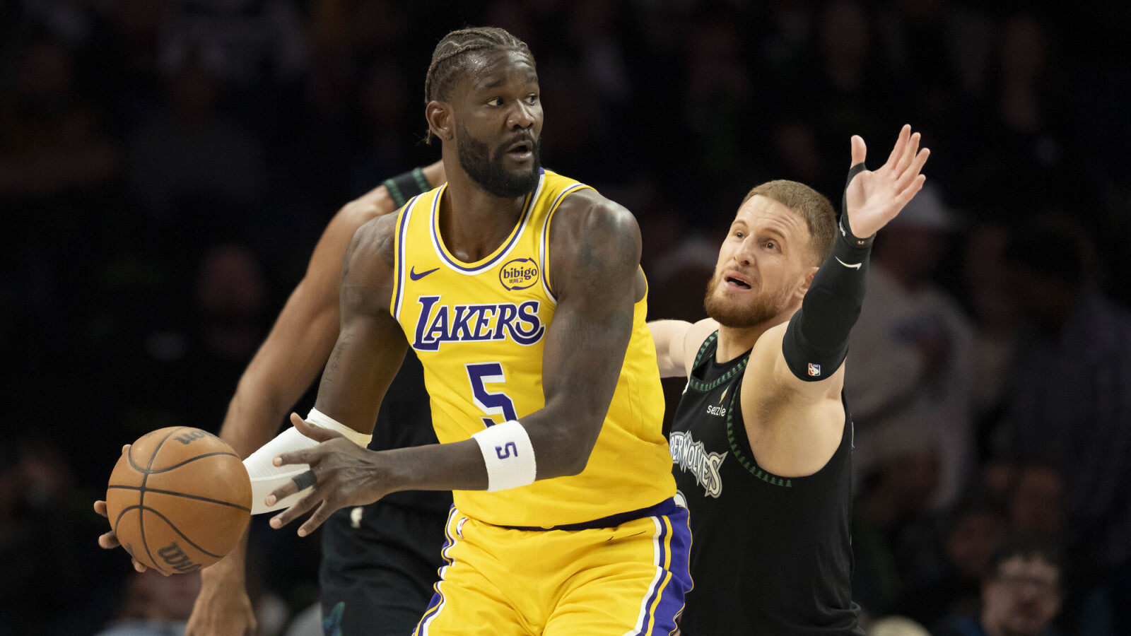 Deandre Ayton appears to take shot at Anthony Davis before Lakers-Mavericks game